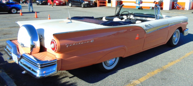 Veterán Ford Farlaine 500 Sunliner Convertible 1957